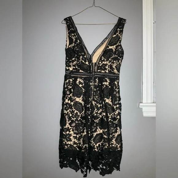 Romeo Juliet Couture Black Double V Lace Midi Dress [ SZ med ] - Picture 9 of 16